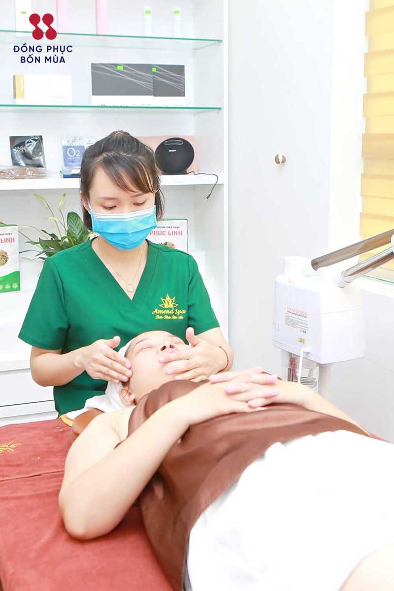 Mẫu đồng phục spa màu xanh lá cây