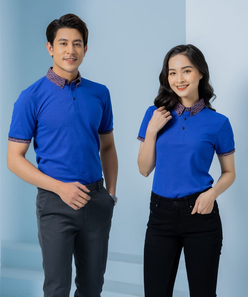 Đồng phục áo thun có cổ màu xanh nước biển, cổ họa tiết