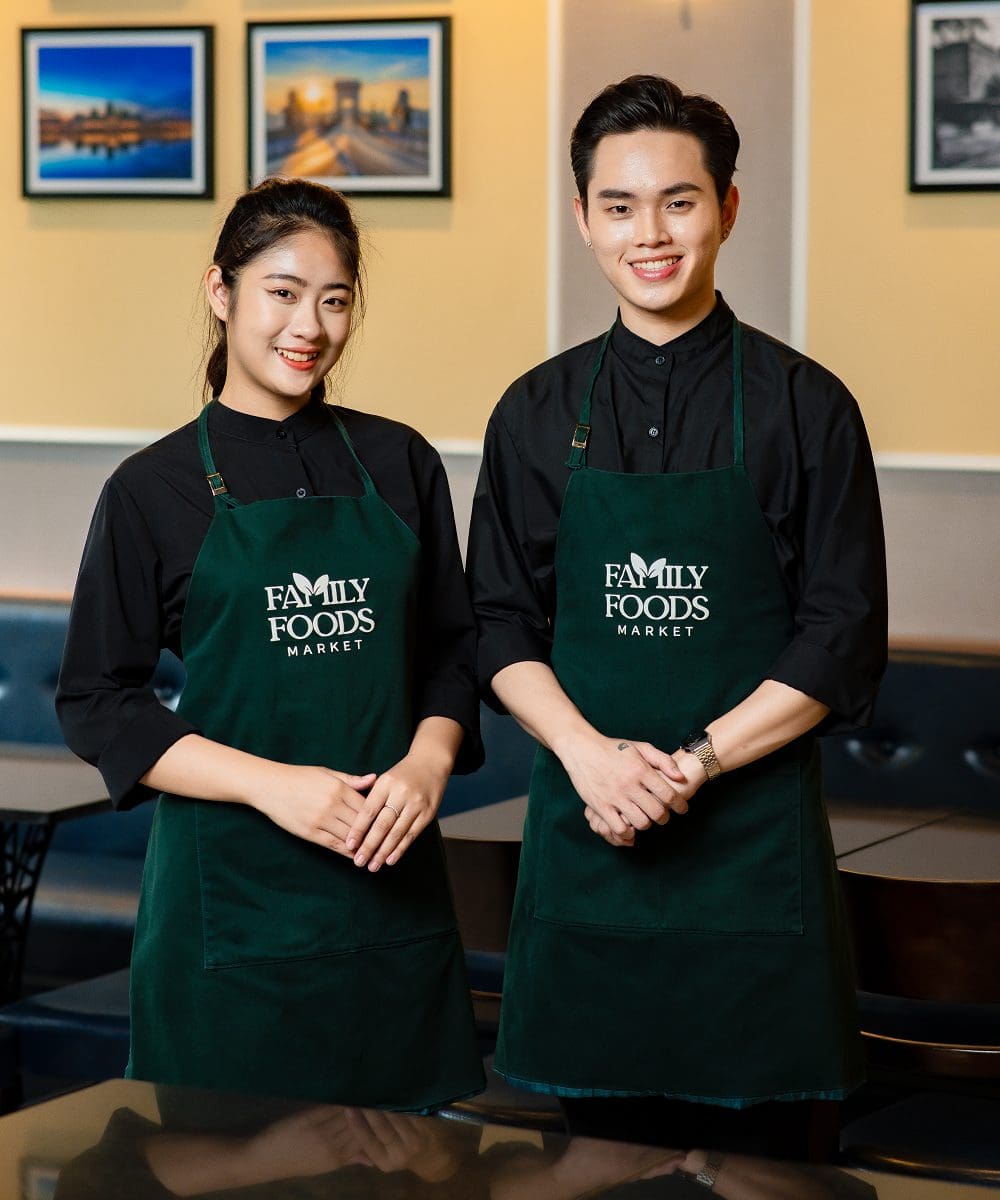 Combo áo đồng phục đen phối tạp dề xanh lá đậm bằng da lộn F&B