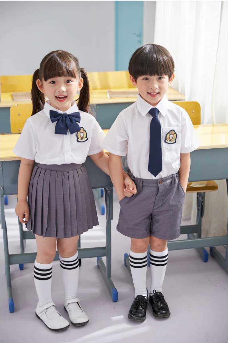 Mẫu đồng phục học mầm non màu trắng sang trọng