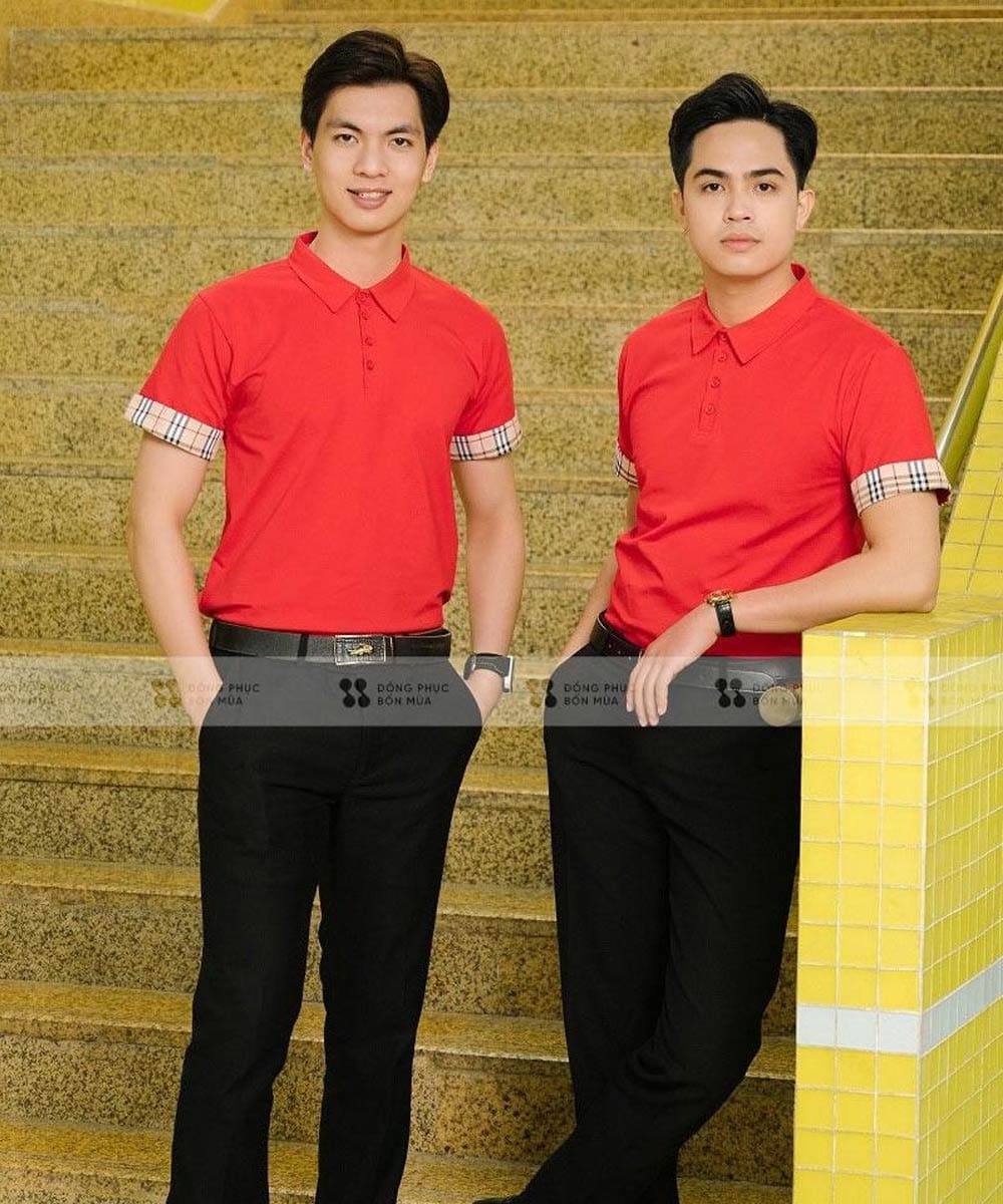 Áo phông đồng phục doanh nghiệp màu đỏ phối kẻ tay lịch thiệp