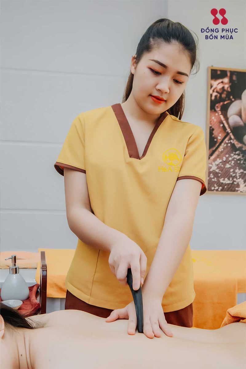 Áo đồng phục Spa màu vàng phối nâu