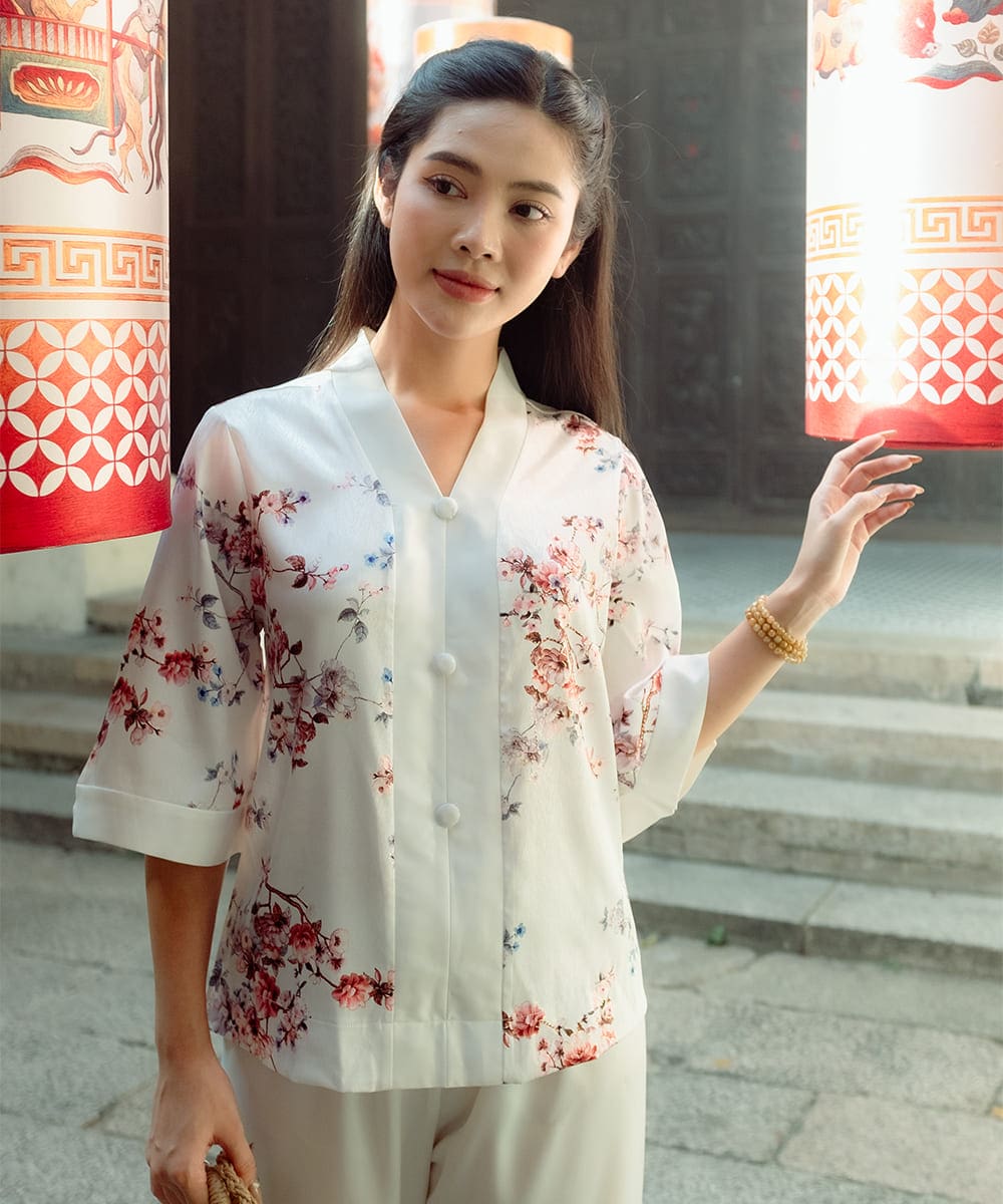 Pháp phục màu trắng vân hoa