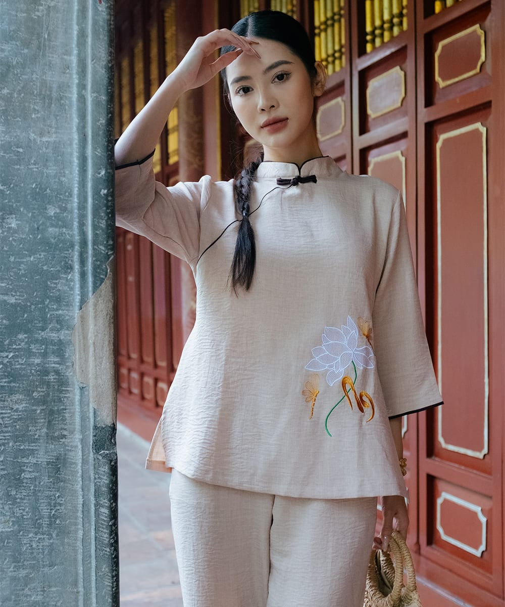 Pháp phục màu be thêu hoa sen