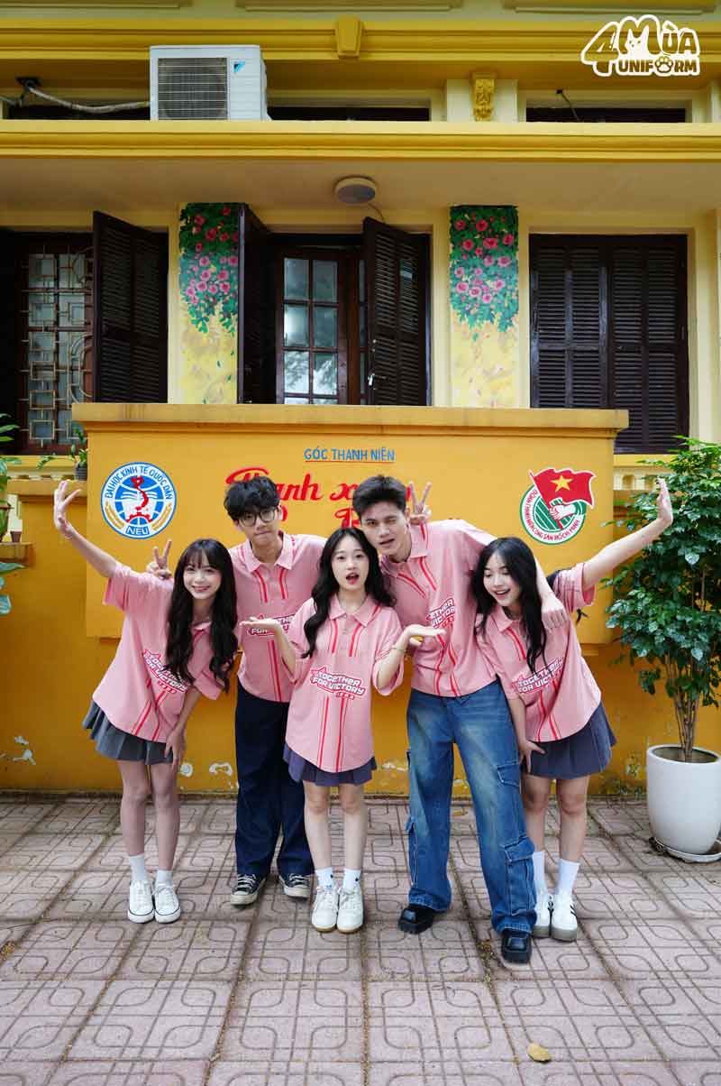 Đồng phục lớp oversize Connect màu hồng nổi bật